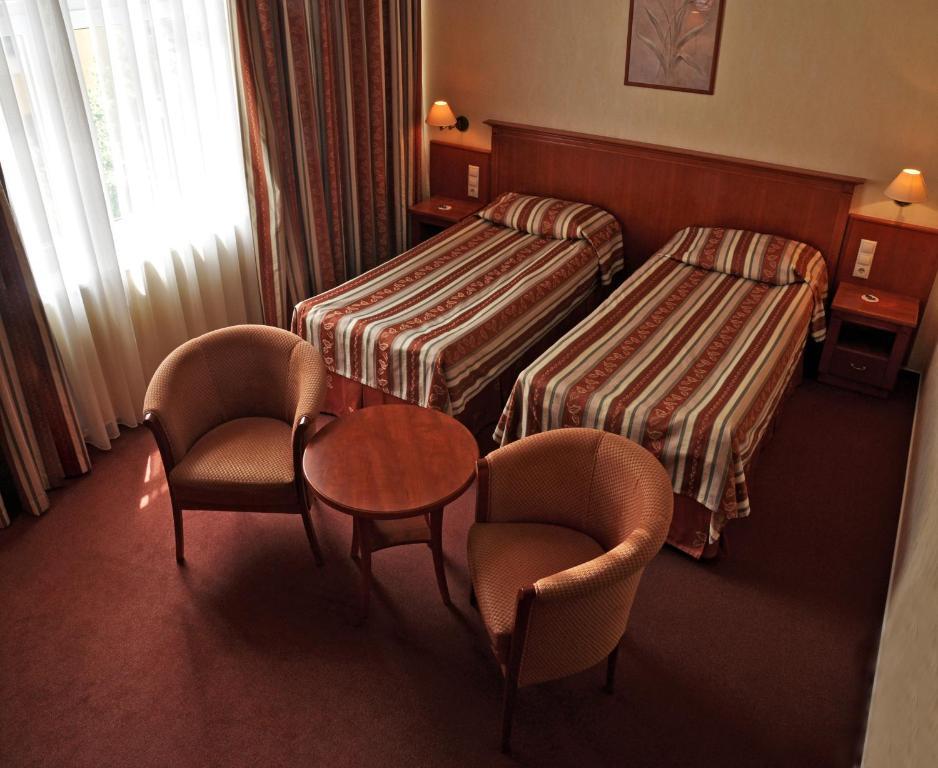 Hotel Central Pécs Zimmer foto